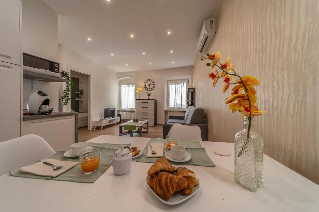 Door22 - Apartment In S. Lorenzo Florence Italy