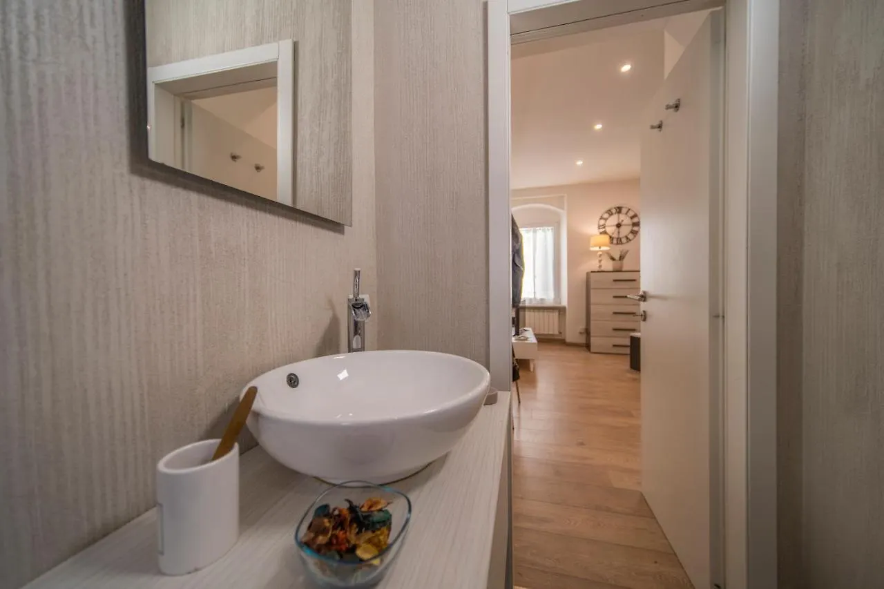 Door22 - Apartment In S. Lorenzo فلورنس